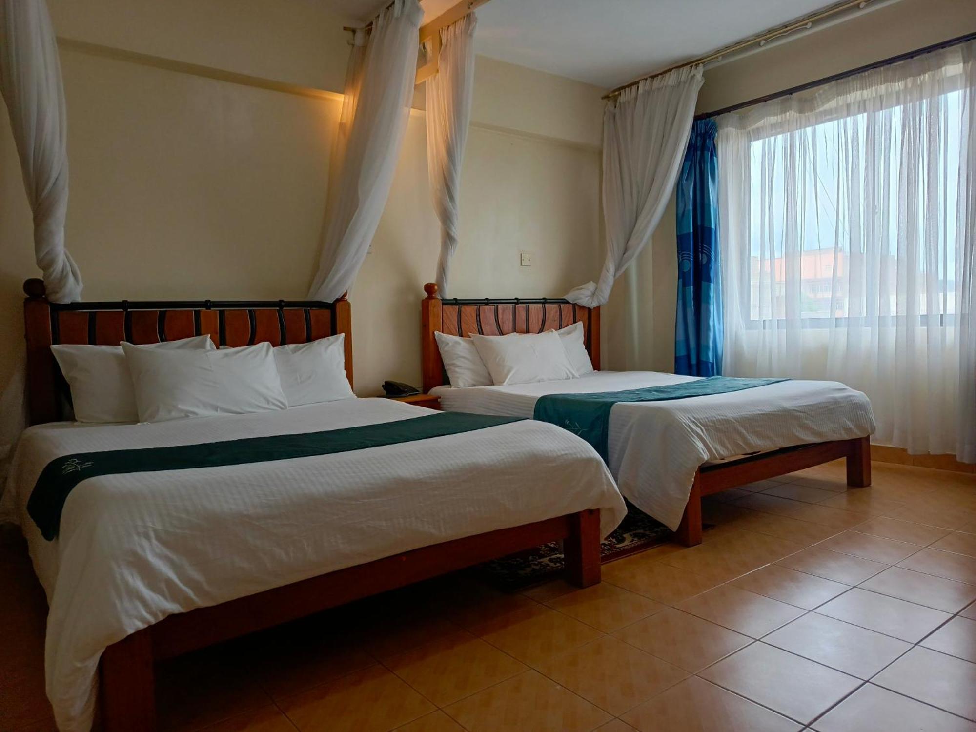 Meru Paramount Exterior foto