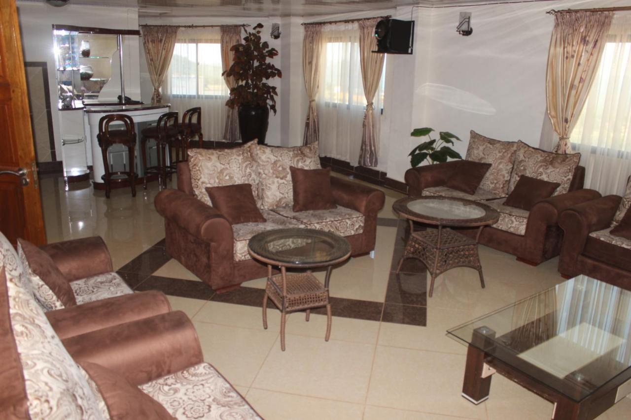Meru Paramount Exterior foto