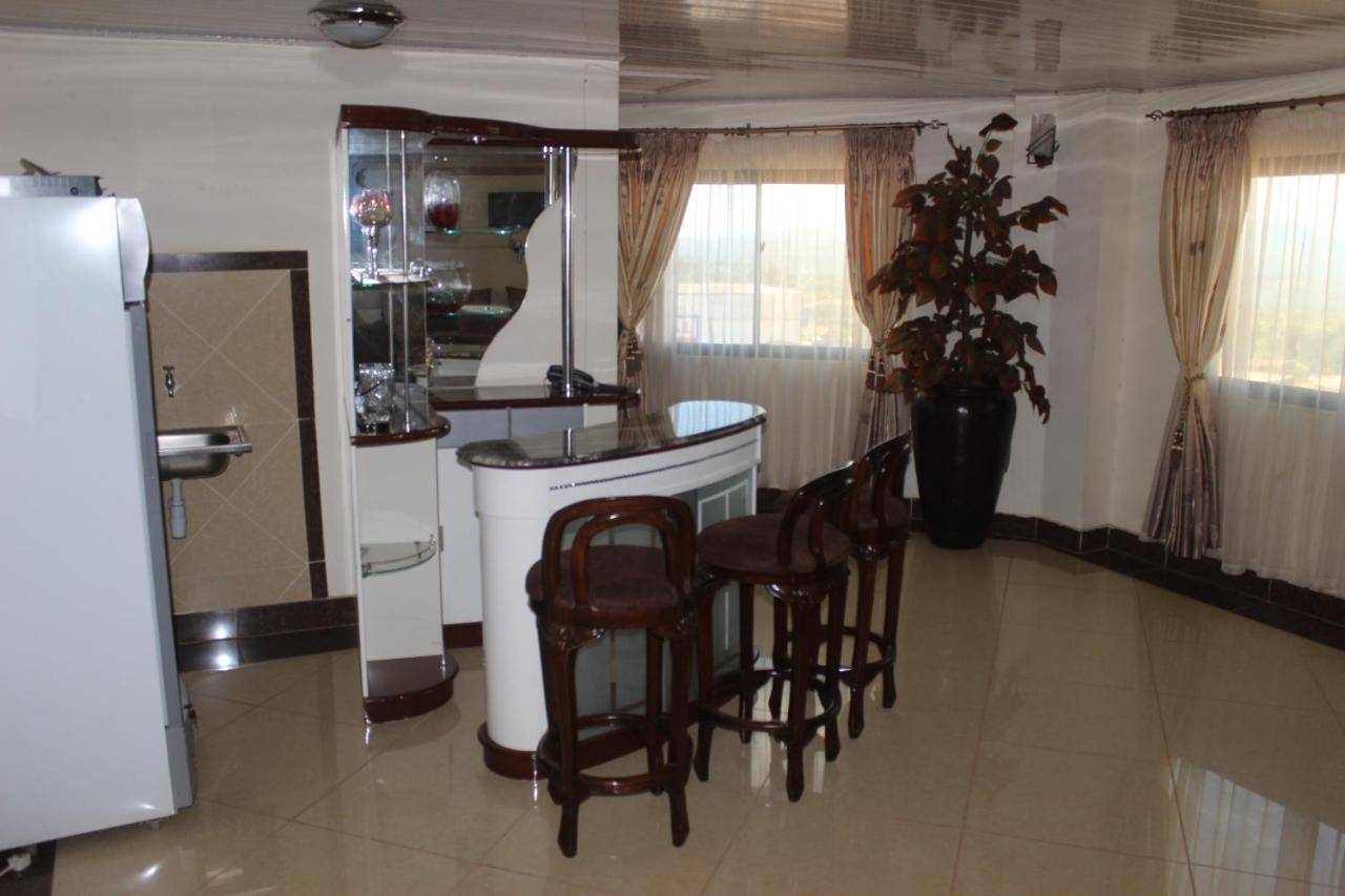 Meru Paramount Exterior foto